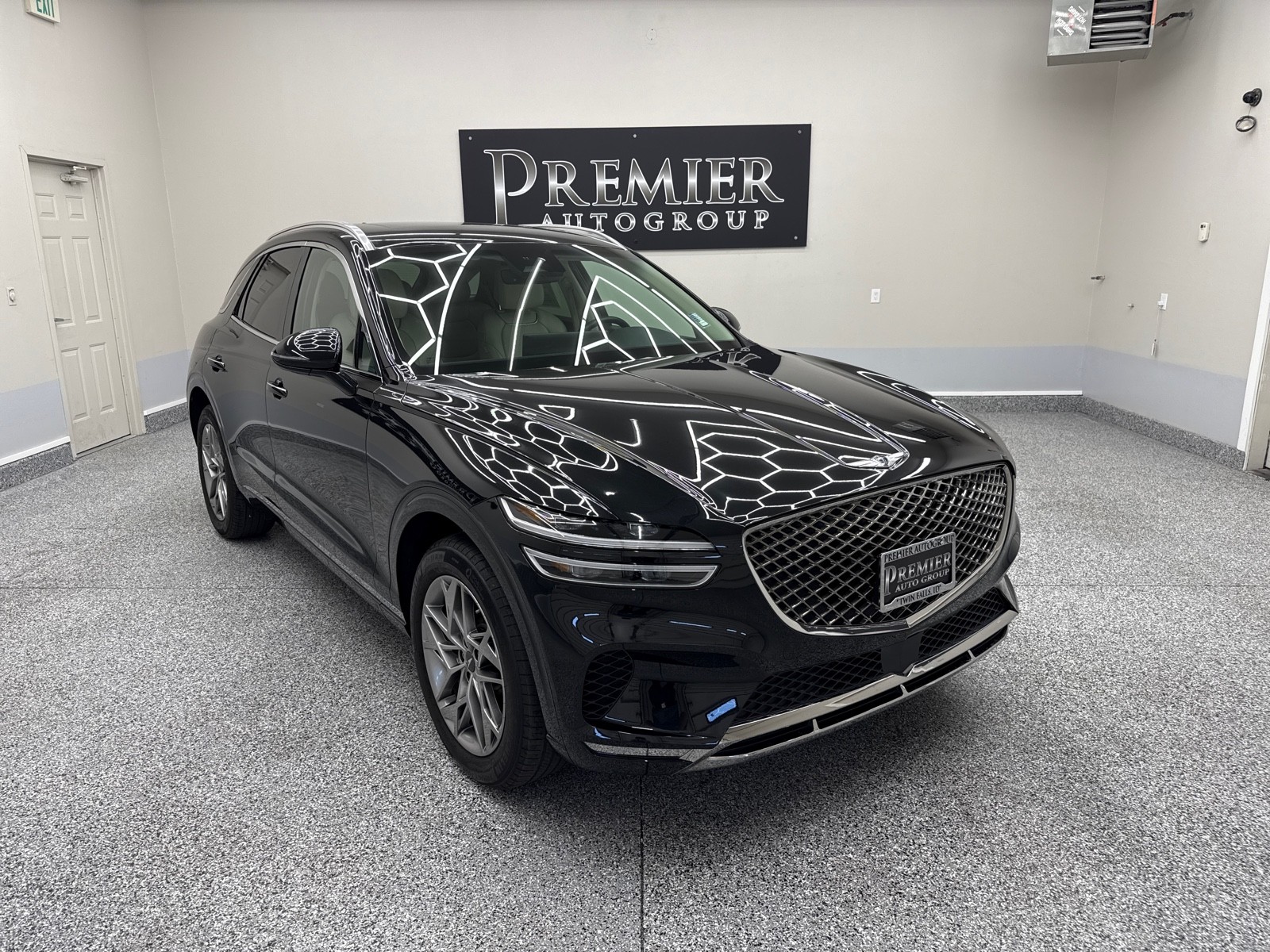 2023 GENESIS GV70 Standard's photo