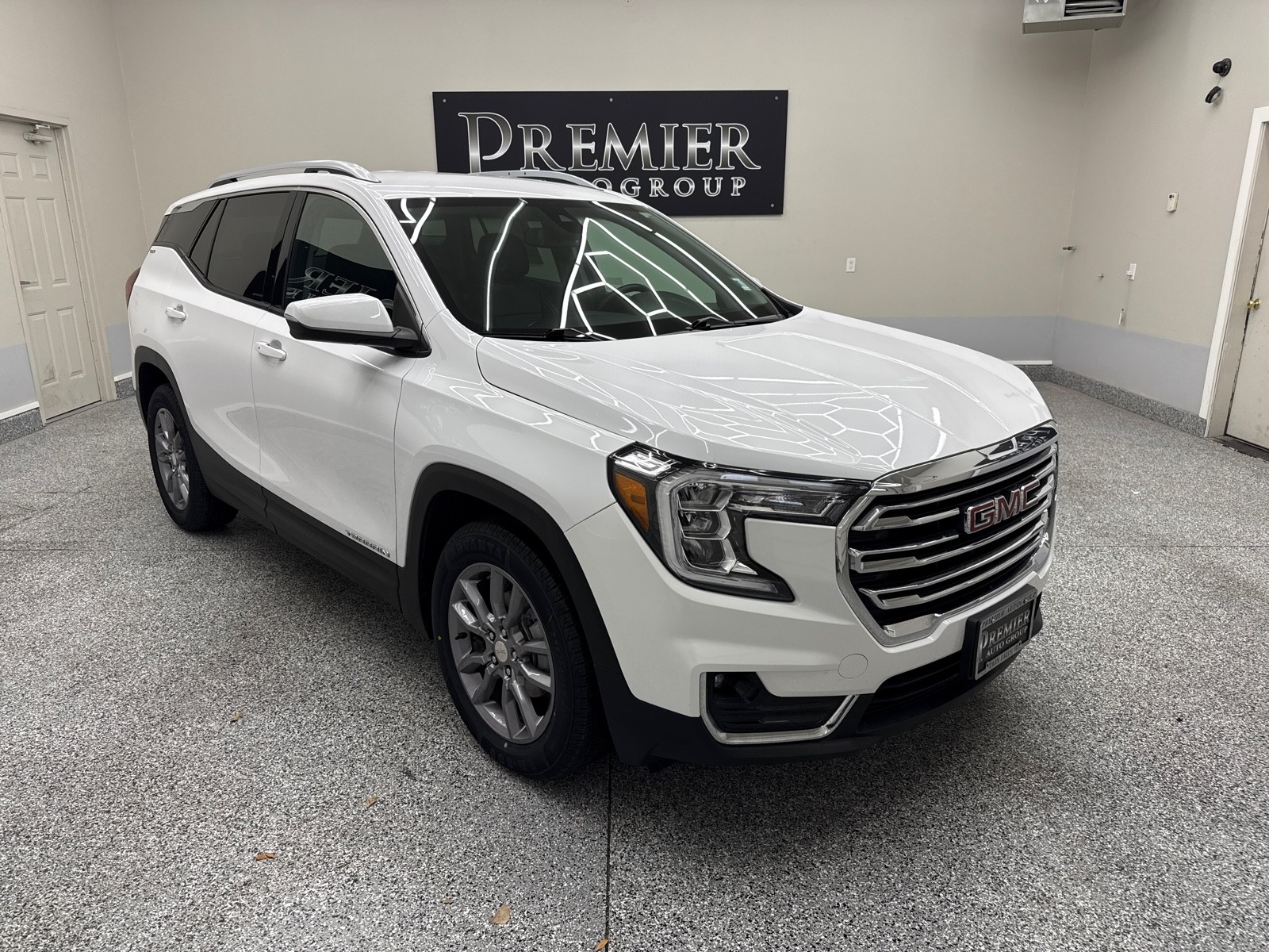 2023 GMC Terrain SLT's photo