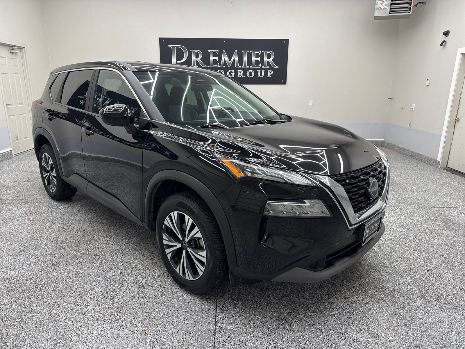 2023 Nissan Rogue SV's photo
