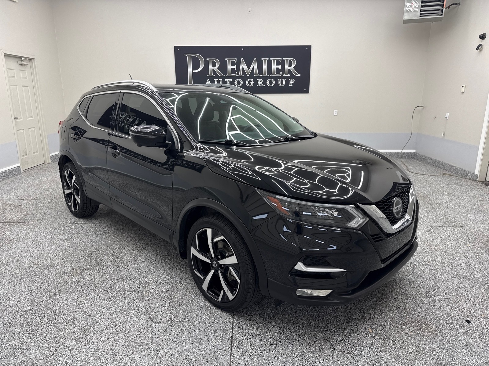 2022 Nissan Rogue Sport SL's photo