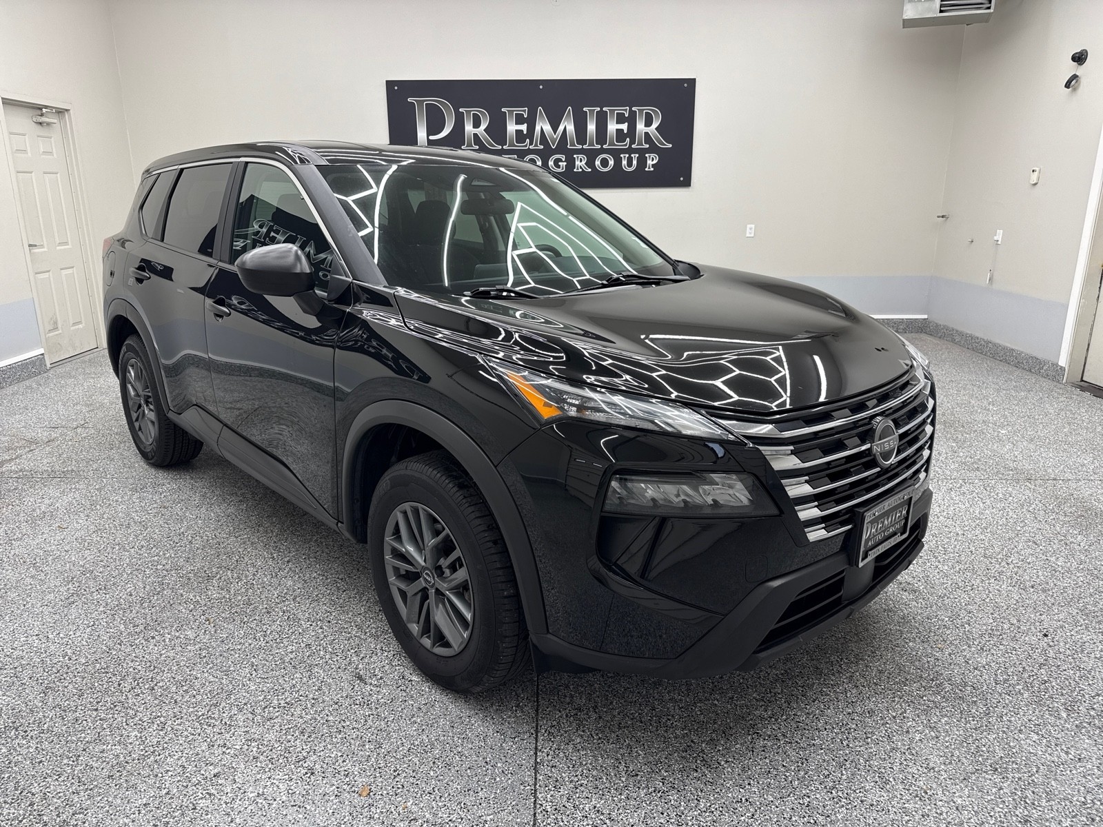 2024 Nissan Rogue S's photo