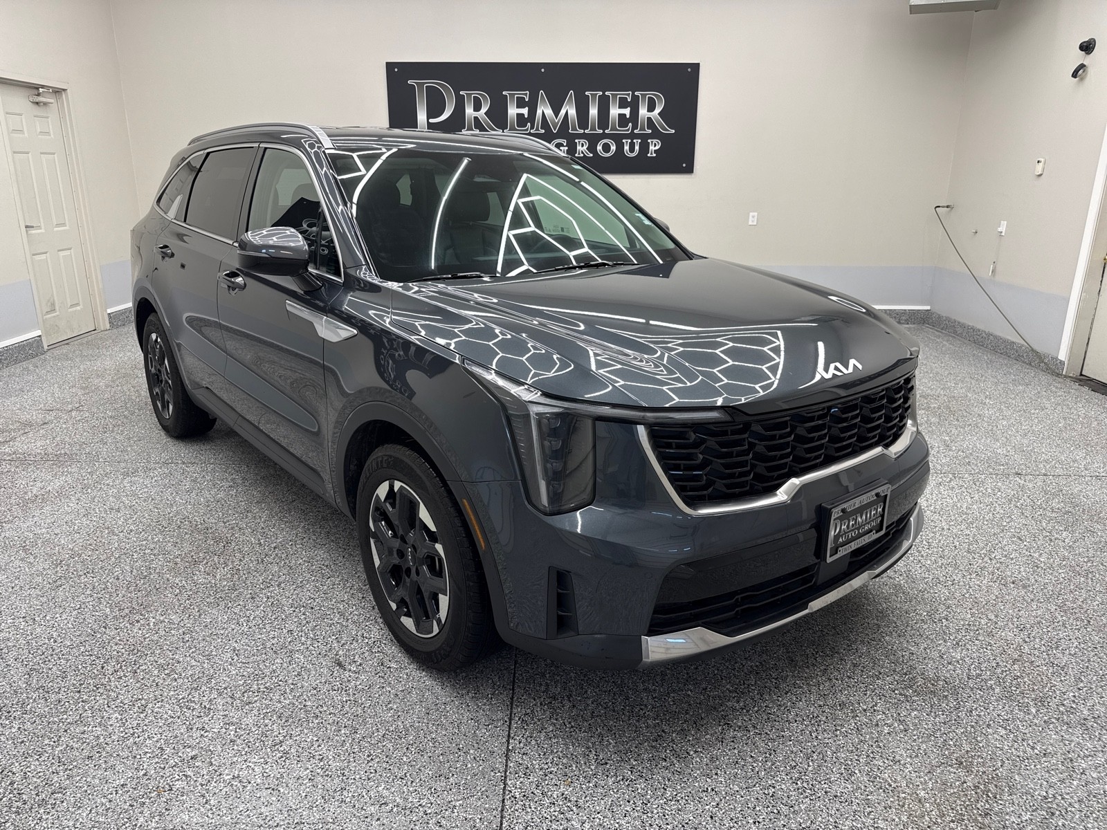 2024 Kia Sorento S's photo