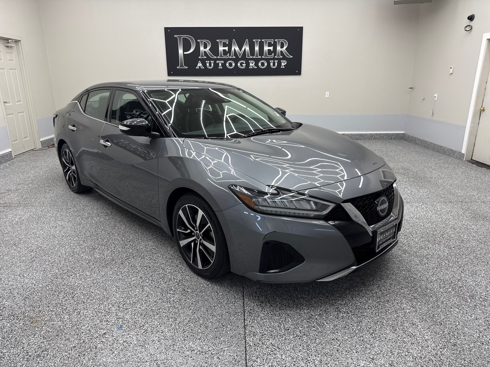 2023 Nissan Maxima SV's photo